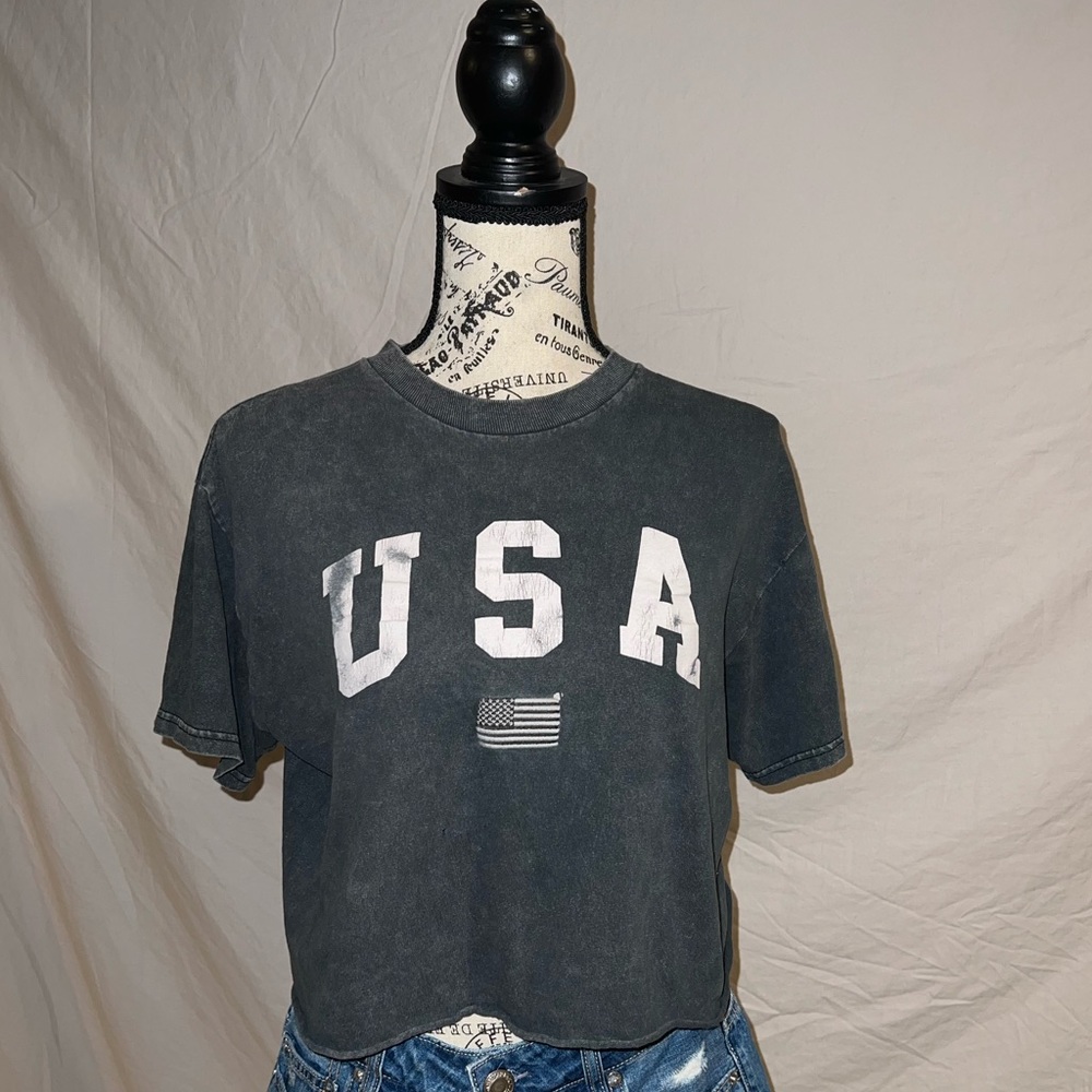 SMALL USA slightly cropped gray tee
